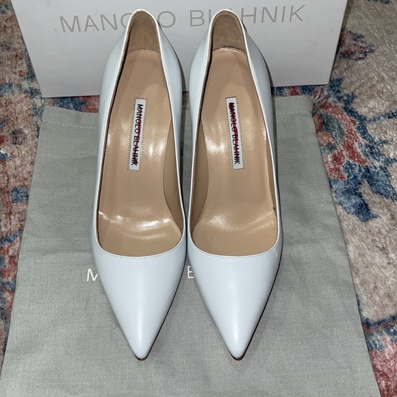 SOLD❗️NEW $725 MANOLO HEELS❗️ - Picture 2 of 7